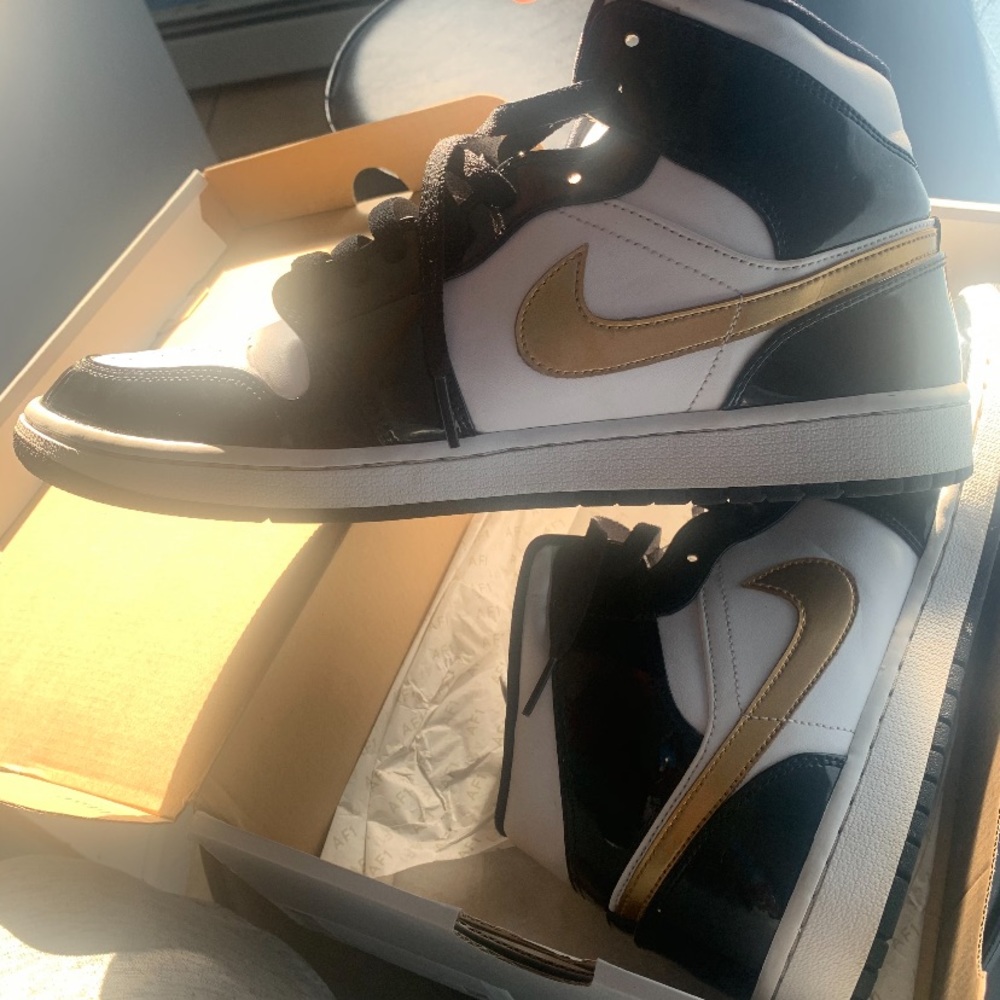 Jordan one mids